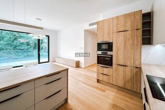 Exkluzívny 3 izbový byt s terasou v projekte UNIQ Majakovské - 3