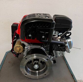 MF-70 čtyřtaktní motor 7 PS s ručním + el. starterem - 3