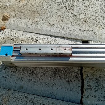 Lineárny pneumaticky posuv festo - 3