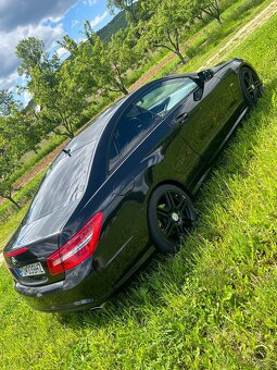 Mercedes benz E - 3