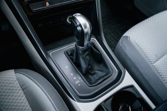 Volkswagen Touran 2.0 TDI DSG Comfortline - 3