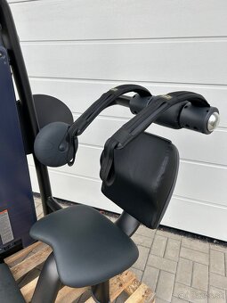 Stroj na brucho Technogym Selection Black Edition - 3