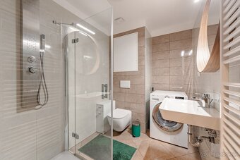 MODERNÝ DIZAJNOVO RIEŠENÝ 1i BYT S VEĽKOU LOGGIOU - 3