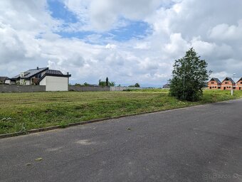 predaj stavebného pozemku 878 m2 - 3