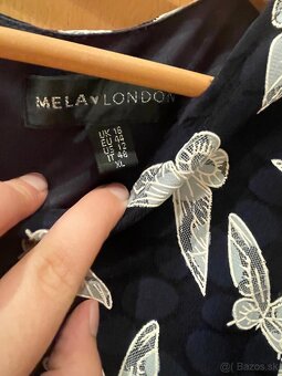 Motylikove tmavomodre saty - velkost XL - 3