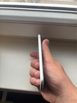 iPhone se 2020 biele ND - 3