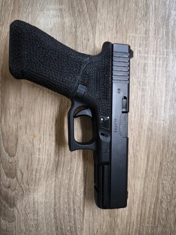 Glock 17 gen. 3, 9mm - 3