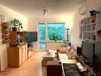 REZERVOVANÉ:Priestranný 3-izbový byt v Bernolákove: pokoj, z - 3