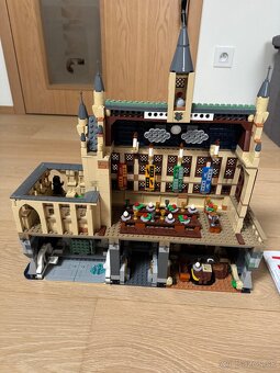 Lego Harry Potter 76435, Rokfortsky hrad: Velka sien - 3