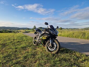 Yamaha R1 - 3