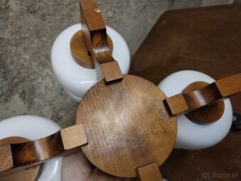 Drevené zábradlie, luster - 3