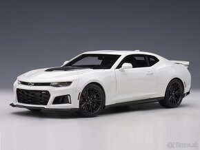 Mercedes-Benz G500 4×4² a Chevrolet Camaro ZL1 - 1:18 AUTO - 3