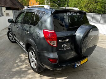 Toyota RAV4 2.2 D-4D 180 LUXURY - 3