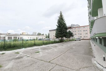 VONKAJŠIE PARKOVACIE STÁTIE v BLÍZKOSTI ZIMNÉHO ŠTADIÓNA - 3