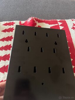 Lacno predám peknú a málo používanú skrinku na kľúče - 3