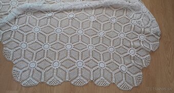 Háčkovaný obrus - 3