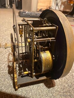 Strojček zo starožitnych hodín - 3