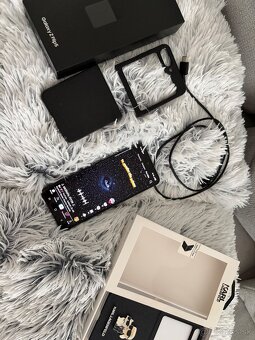 Samsung Z Flip 5 - 3