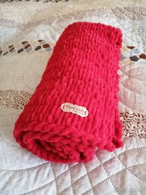 Červená deka z Alize Puffy Fine - 3