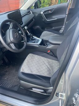 Rav 4 hybrid rv 2019 + poťahy - 3