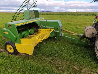 Predám balikovac John Deere 336A - 3
