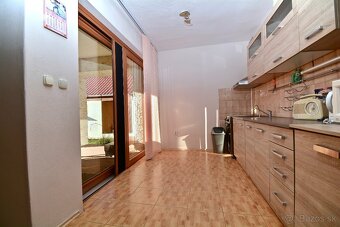 Na predaj rodinný dom s rozsiahlym pozemkom - 3