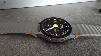 Predám Samsung Galaxy Watch7 44mm strieborné Wi-Fi - 3