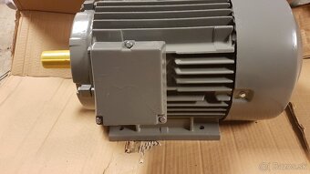 Predám pätkový el.motor 10kW 2900ot Mez Mohelnice CVX - 3