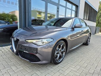 Alfa Romeo Giulia 2.2 JTDM Veloce AT AWD - 3