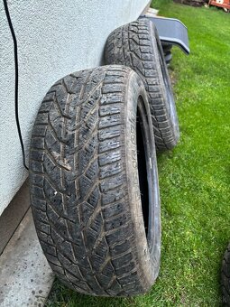 Pneu 215/55R16 - 3