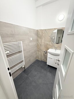 Na predaj 3 izbový byt po rekonšt.v Brezne-Mazorníkovo - 3