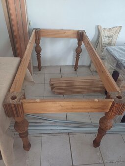 Starozitny vyrezavany stôl - 3