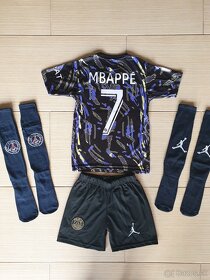 Dres Mbappe - 3