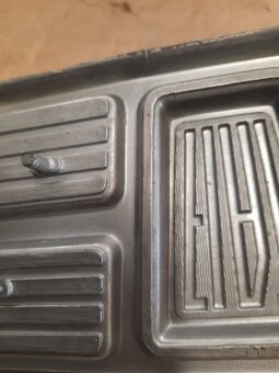 Fiat 850 Berlina Special predné znaky - 3