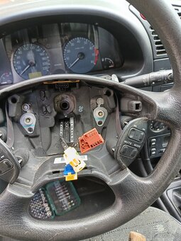 Airbag a páčky. - 3