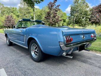 Ford Mustang Cabriolet z roku 1965 - 3