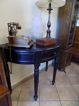 Elegantný polkruhový stolík - konzola - 3