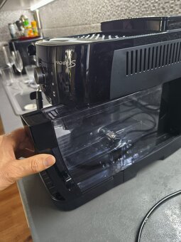 Predam plnoautomaticky kavovar Delonghi MAGNIFICA S - 3