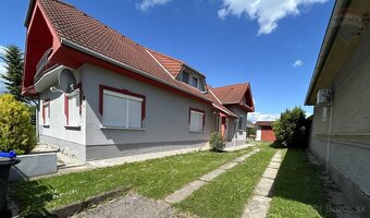 Na predaj: Priestranný rodinný dom s dvoma bytovými jednotka - 3