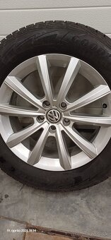 Orginal sada VW disky 6.5Jx17 ET38 zimne pneu Good Year - 3