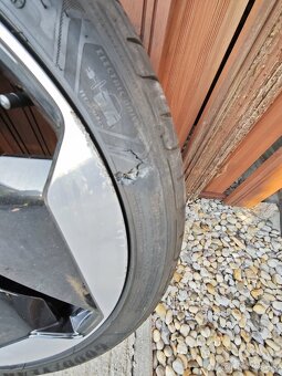 Vw ID3 215/45 R20 - 3
