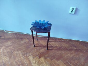 kuchynské stoličky, stolík, lampa - 3