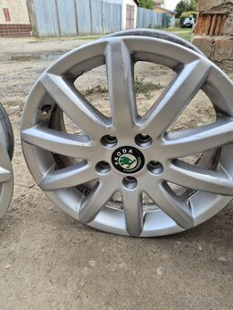 Liatinové kolesá a kamera do autá - 3