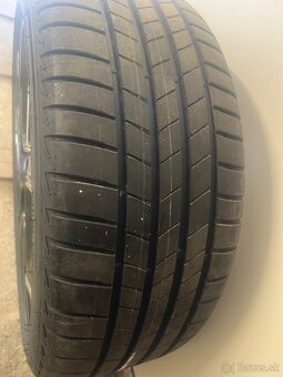 Bridgestone 225/40 R18 - 3