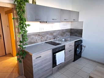 Zariadená garsónka s loggiou v blízkosti Chorvátskeho… - 3