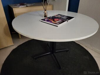 Okrúhly stôl, tri stoličky a taburetka gratis - 3