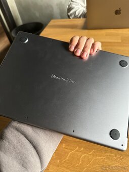 MacBook Pro 14″ M2 Pro Grey za 16″ Silver min. M2 - 3