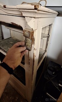 Vitrína historizmus - 3