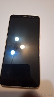 Samsung galaxy A8 2018 4/32GB  android 9 zlatý rám - 3