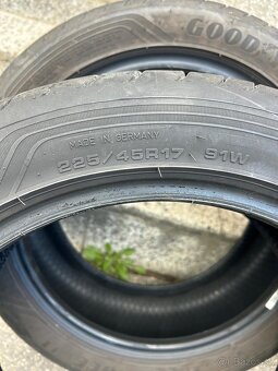 Goodyear 225/45 R17 - 3